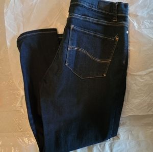 Lee mid rise fit ankle jeans size 10 short